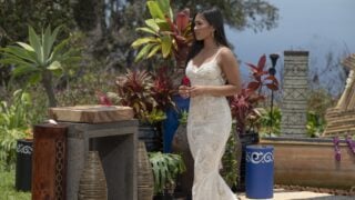 Jenn prepares to give out her final rose on The Bachelorette Season 21 finale.