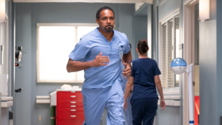 Ben Warren runs through the hospital in the lead photo for Grey's Anatomy Season 21 Episode 8 review.